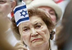 İsrail'den kaçan kaçana...