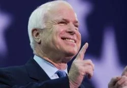 Romney'den McCain'e destek