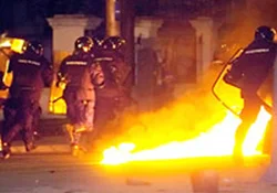 Sırplar Türk büyükelçiliğine saldırdı