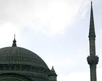 Tarihi camiyi boyamışlar!