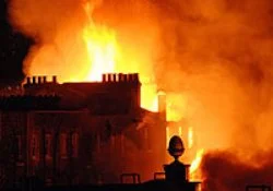 Türkler'in yaşadığı iki binada yangın çıktı