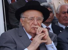 Viskiler üçe çıkınca konuşmaya başlamış