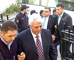 Belediye Başkanı tutuklu, Özal serbest