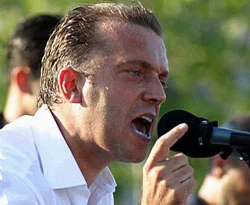 Cem Uzan aranıyor?