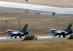 Ege'de Türk jetlerine Yunan tacizi