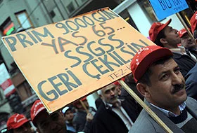 Hükümet sosyal güvenlikte geri adım attı