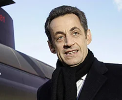 İngiltere'ye giden Sarkozy'e ilginç tavsiye