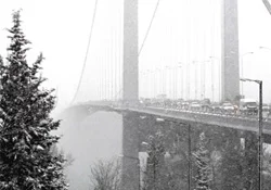 İstanbul'da sis ulaşımı etkiliyor