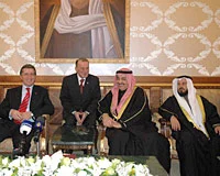 Kuveyt Emiri'ni Gül karşıladı