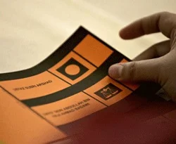 Oy pusulalarını taşıyan tekne battı!