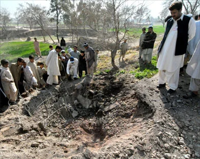 Pakistan'da intihar saldırısı: 40 ölü