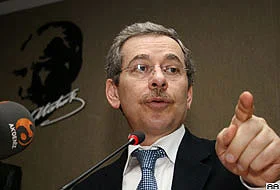 Şener: Parti kapatmak sağlıklı değil