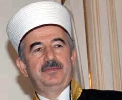 'Şeyhülislam değilim'