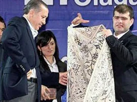 Başbakan neden çakı taşıyor?