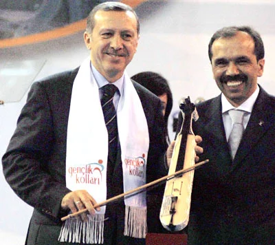 Başbakan üç çocukta ısrarlı