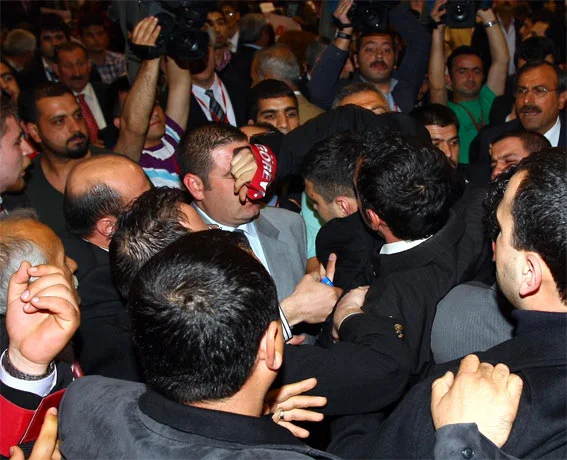 CHP kurultayı yumruklarla başladı/Galeri