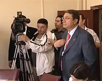 CHP'li Başkan gazetecileri yaka paça dışarı attırdı