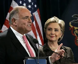 Clinton kampanyasında yeni skandal