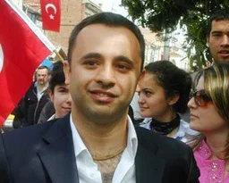'Demokrasi için siyasi partinin yanında dururuz'