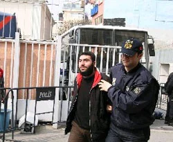 'El Kaide'de 24 tutuklama