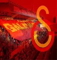 Galatasaraylılar Fener bayrağı yaktı