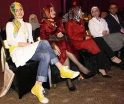 'Kur'an da okurum makyaj da yaparım'