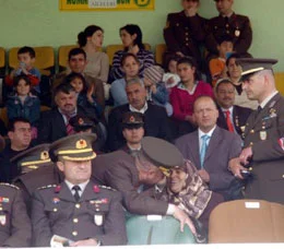 Kurtuluş gününde başörtü krizi