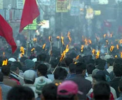 Nepal'de seçim öncesi şiddet: 7 ölü