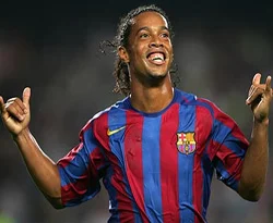 ...Ve Ronaldinho Milan'da!