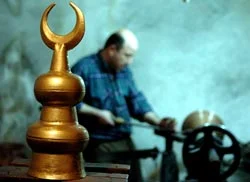 Alem zamana yenik düştü