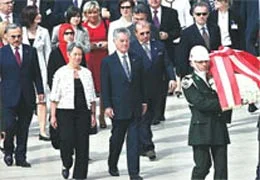 Başörtüsü Anıtkabir protokolünde