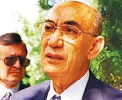 Bir emekli paşadan daha Türk okullarına destek
