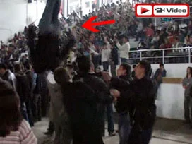 Eşek şakasında ölümden döndü / Video