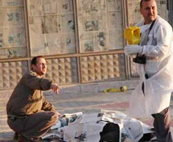 Eşiyle tartışıp kendini yola attı