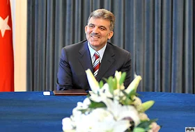 Gül'den Cim Bom'a kutlama