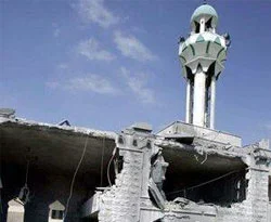 İtalyanlar cami yıktı!