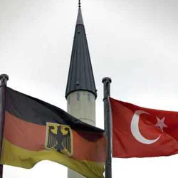 Müslümanlara olumsuz bakış Türkleri etkiliyor