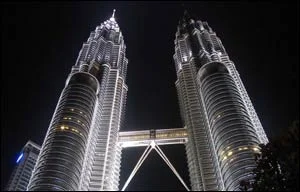 Petronas kuleleri ilgi çekiyor