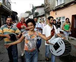 Topbaş: Sulukuleli darbukasını çalsın yine