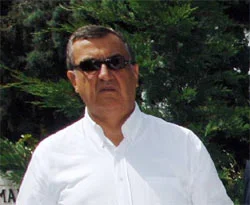 Vatan'ın patronu, bakan önünde diz çökmüş