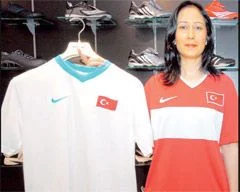 100 YTL'lik Milli formaya büyük ilgi
