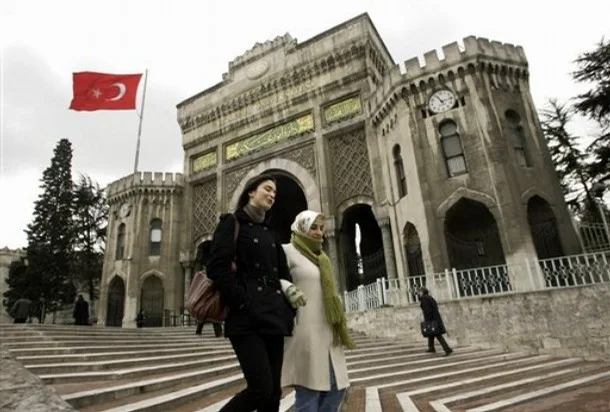 Başörtülü olmak ya da olmamak