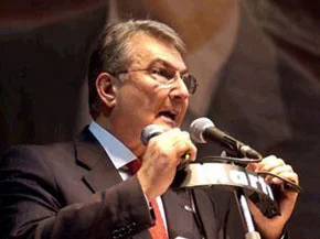 Baykal, millilerin başarısını SMS ile kutladı