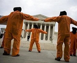 Bush'a Guantanamo tokadı