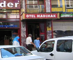 'Madımak Oteli'ni CHP'ye satmayın'