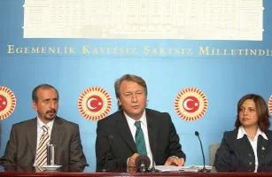 Parti kapatmaya DSP de tepkili