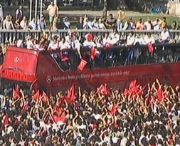 Şampiyon gibi karşılandılar / VİDEO