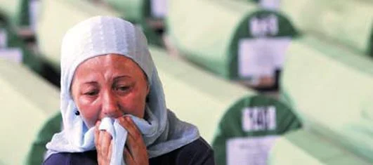 Srebrenitsa 'anaları' BM'ye toplu dava açtı