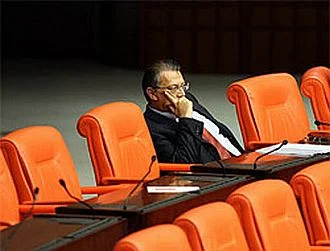 Türkiye'nin eski Başbakan'ı bu mu?
