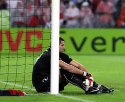 UEFA da Volkan'a acımadı
